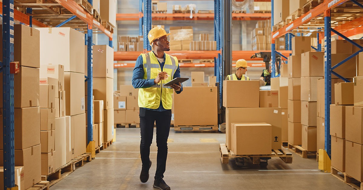 Ano eleitoral e juros altos reduzem contratações temporárias no início de 2026