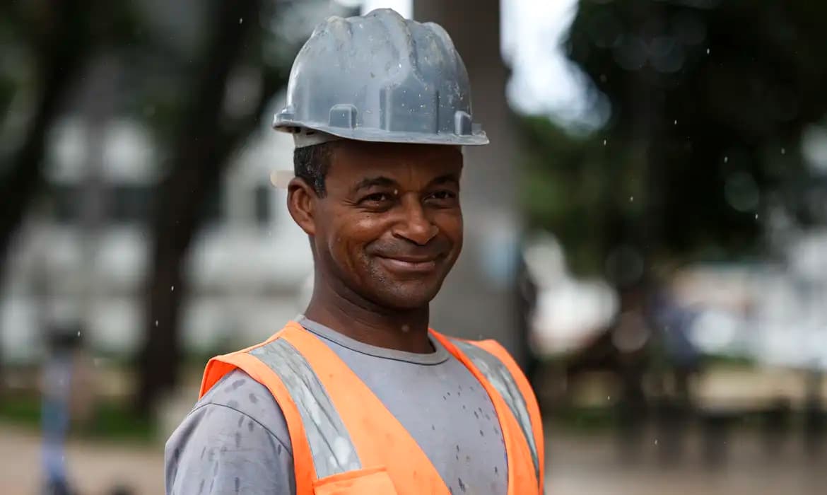 IR zero para quem ganha até R$ 5 mil vale nos salários pagos este mês