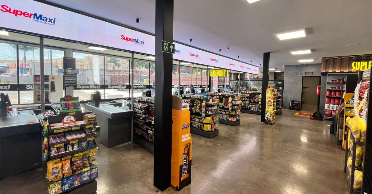 Loja da rede de supermercados SuperMaxi.