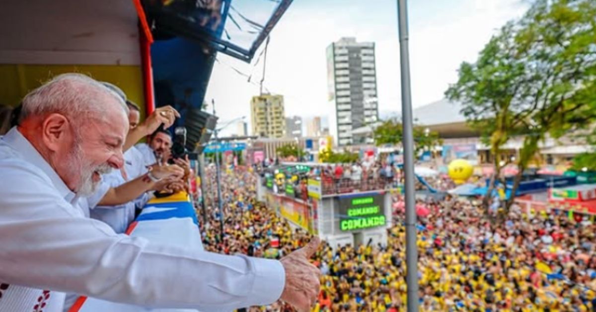 Lula assiste ao carnaval de Salvador e ouve gritos de ‘olê, olê, olá, Lula’ e ‘sem anistia’