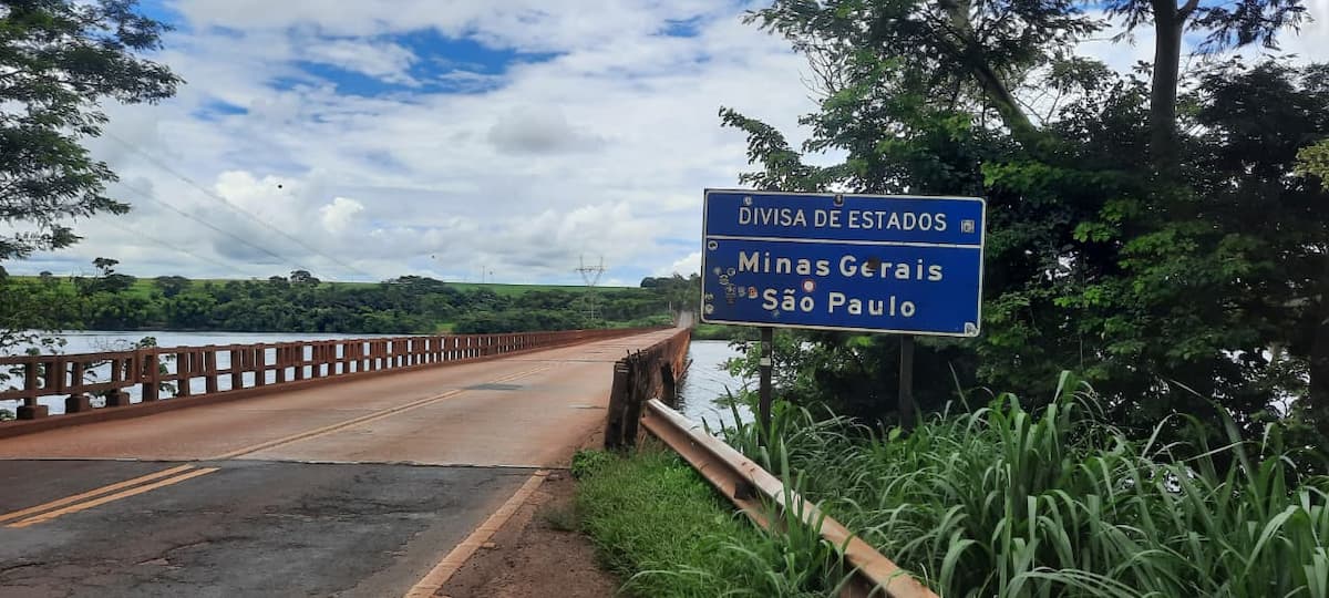 Ponte entre Minas Gerais e São Paulo é totalmente interditada