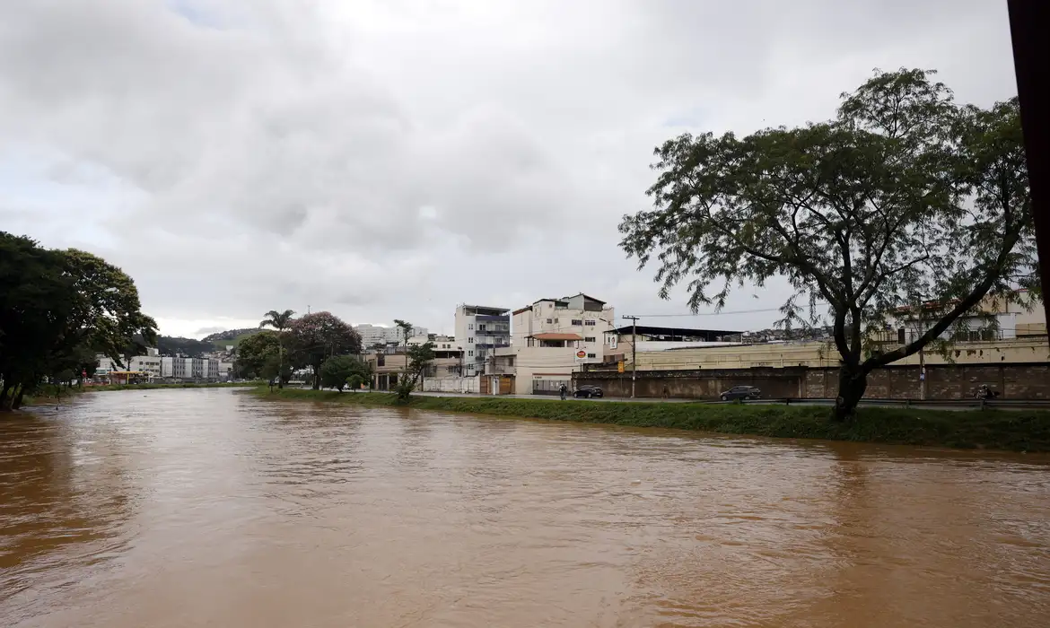 Lula sobrevoa áreas atingidas pelas chuvas na Zona da Mata e se reúne com prefeitos neste sábado (28)