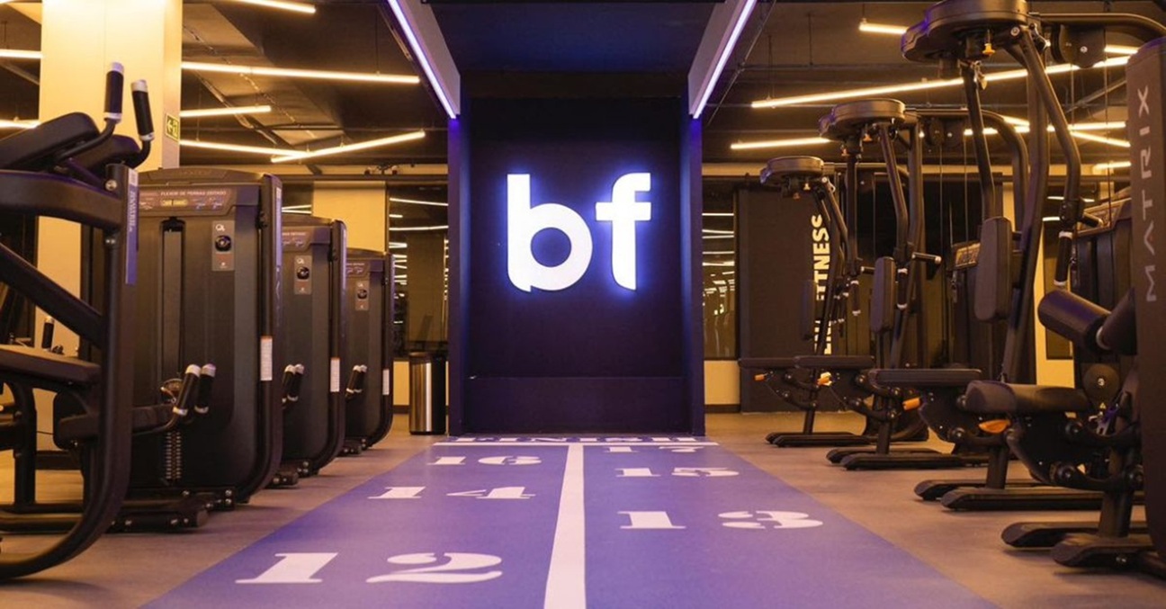 Rede de academias é multada por irregularidades em contratos com clientes