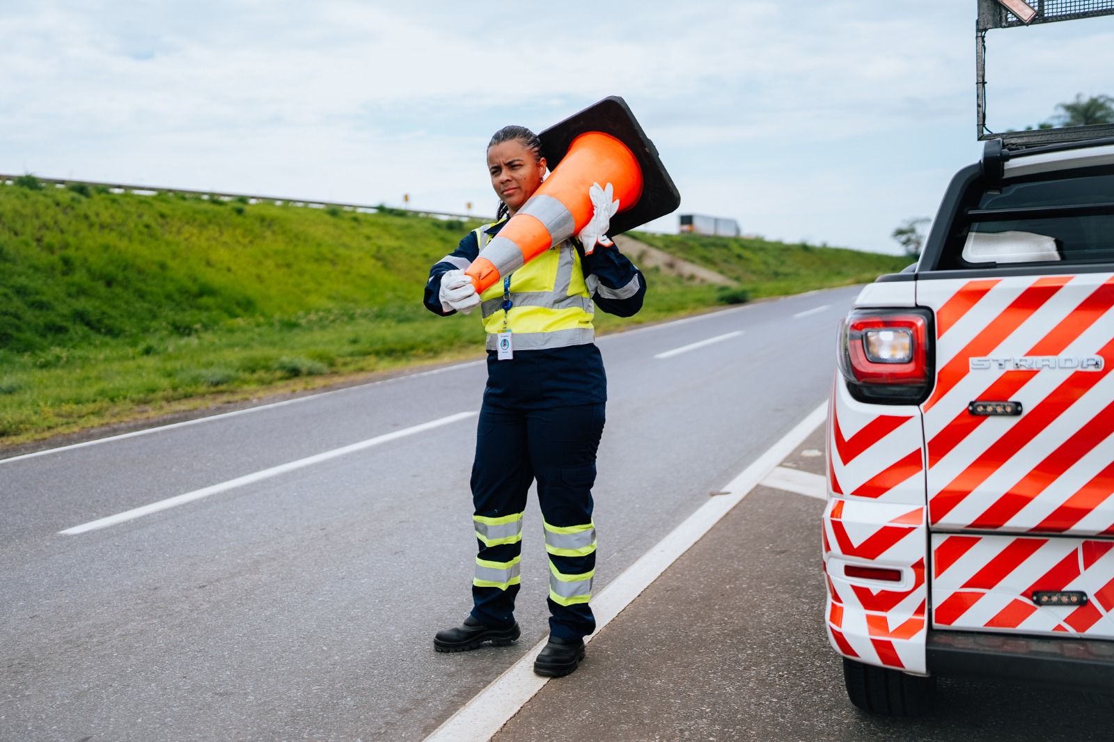 Via Cristais abre vagas de emprego em Minas Gerais e Goiás
