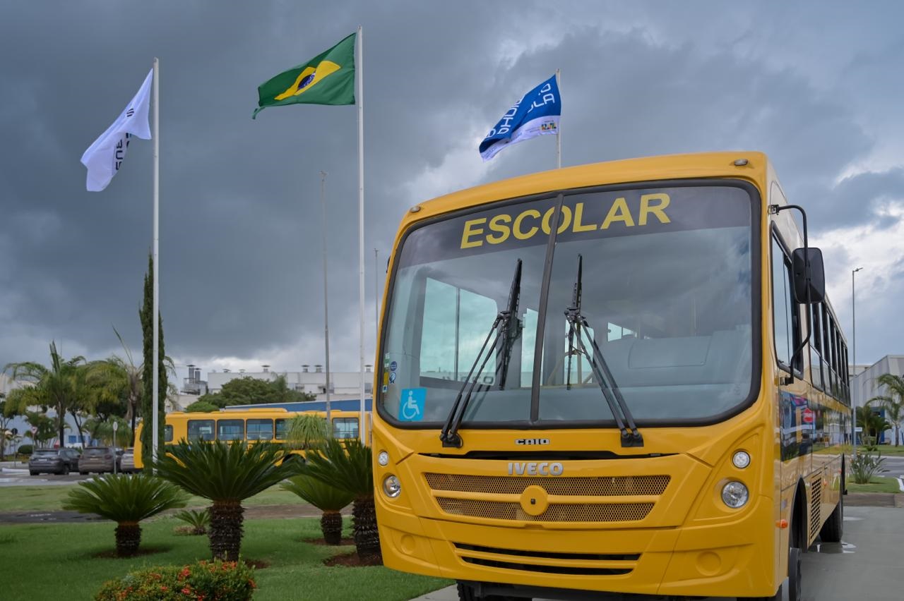 Em Sete Lagoas, Lula anuncia mil novos ônibus escolares durante visita à Iveco