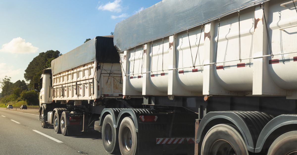 Vendas de implementos rodoviários crescem 12,5% em fevereiro e indicam recuperação do setor