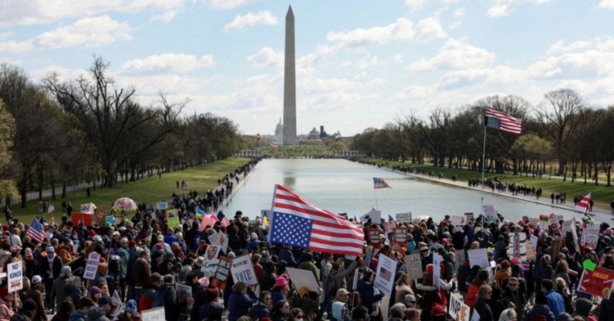 Manifestações ‘No Kings’ contra Trump ocorrem em milhares de cidades dos EUA
