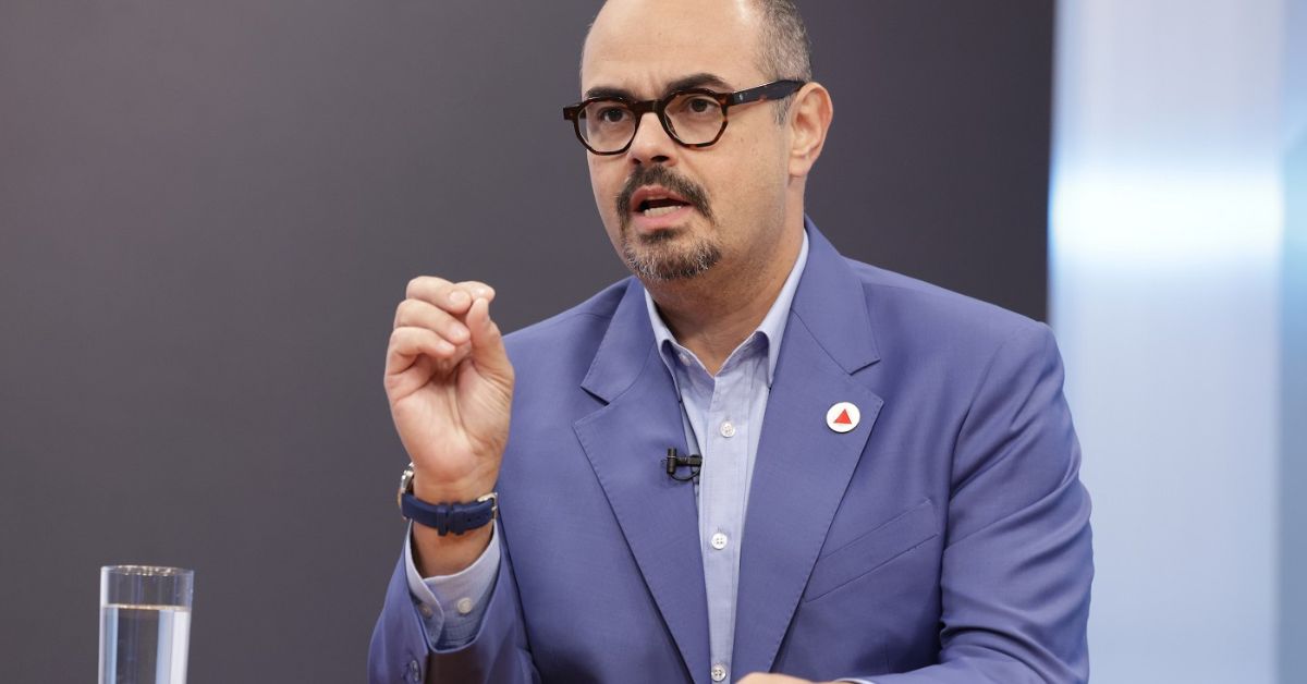 Zema renuncia e Simões toma posse como governador no domingo; veja como será