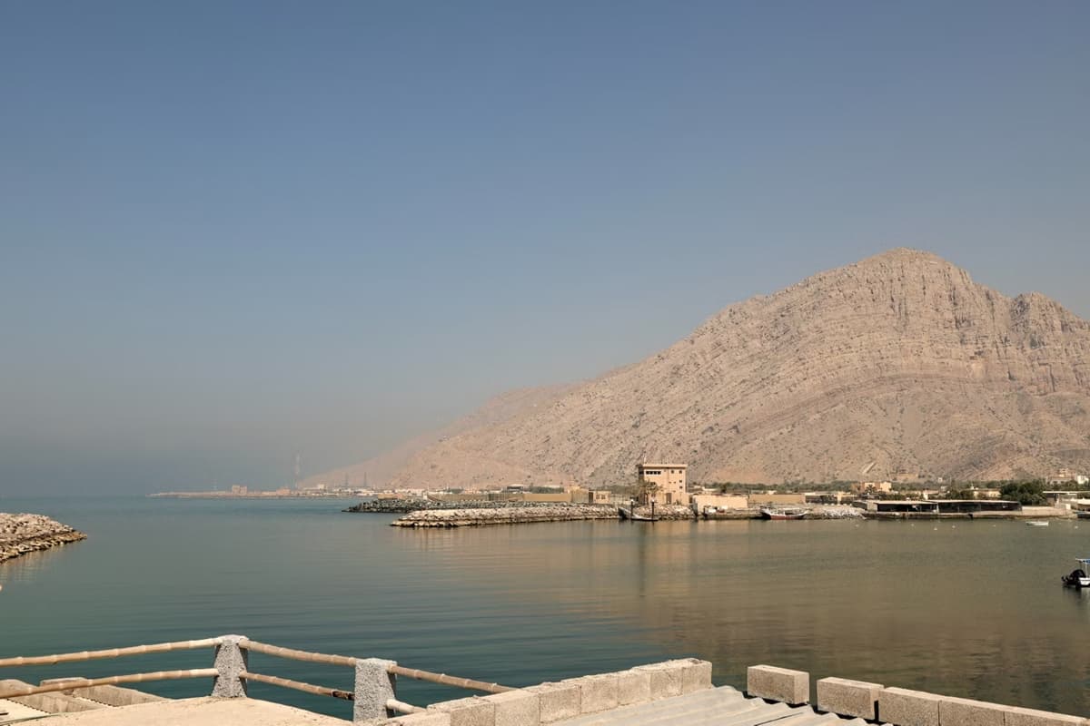 Petroleiros ‘começam a passar’ pelo Estreito de Ormuz, diz Casa Branca