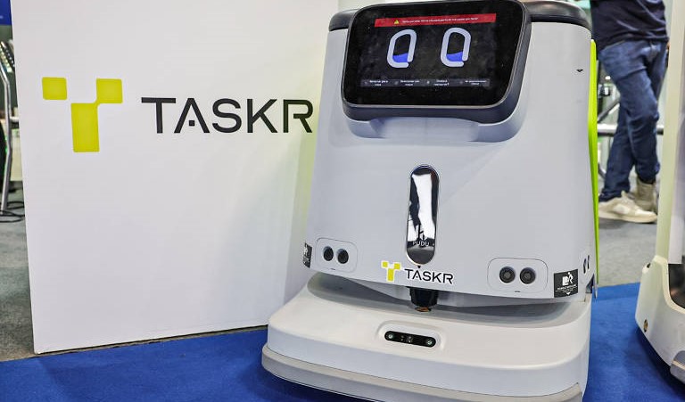 Feira de logística em São Paulo tem robô de entrega e caminhão elétrico