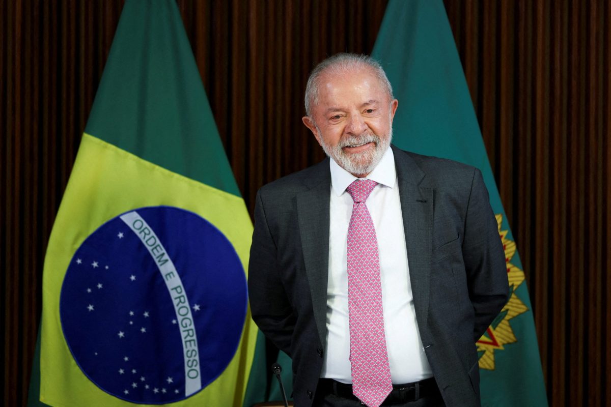 Lula determina medidas para conter alta de combustíveis no Brasil