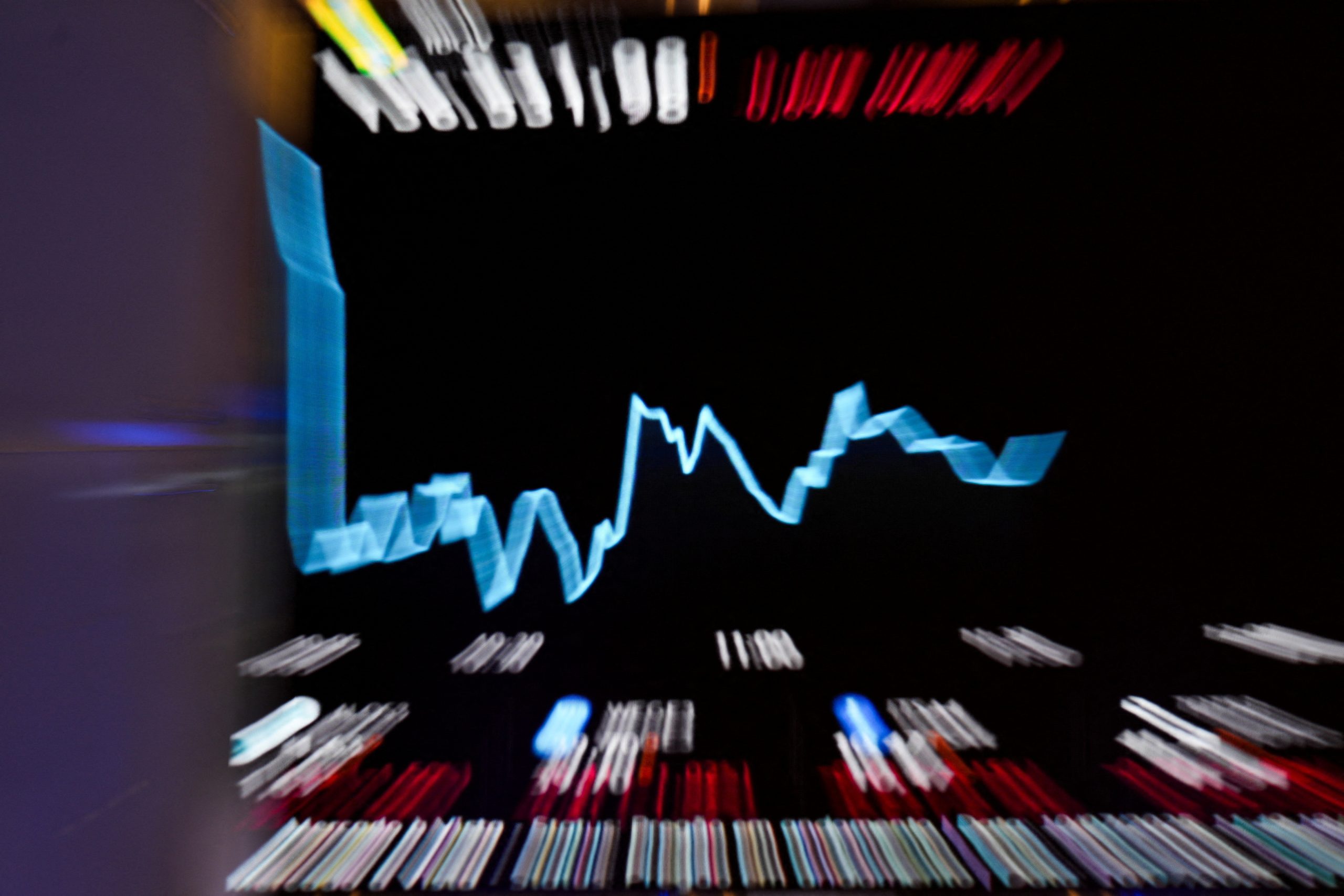 Ibovespa avança, mas volume negociado fica abaixo da média com incerteza sobre Oriente Médio