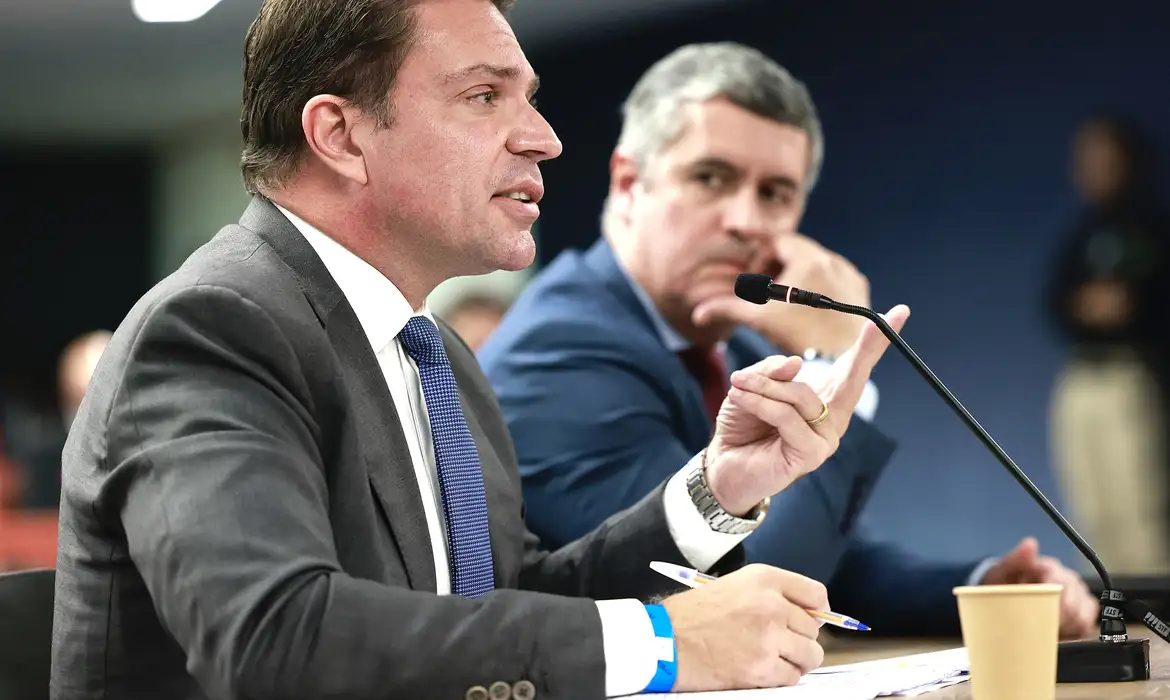 Quem é Alexandre Ramagem, delegado da PF e ex-deputado federal preso pelo ICE nos EUA