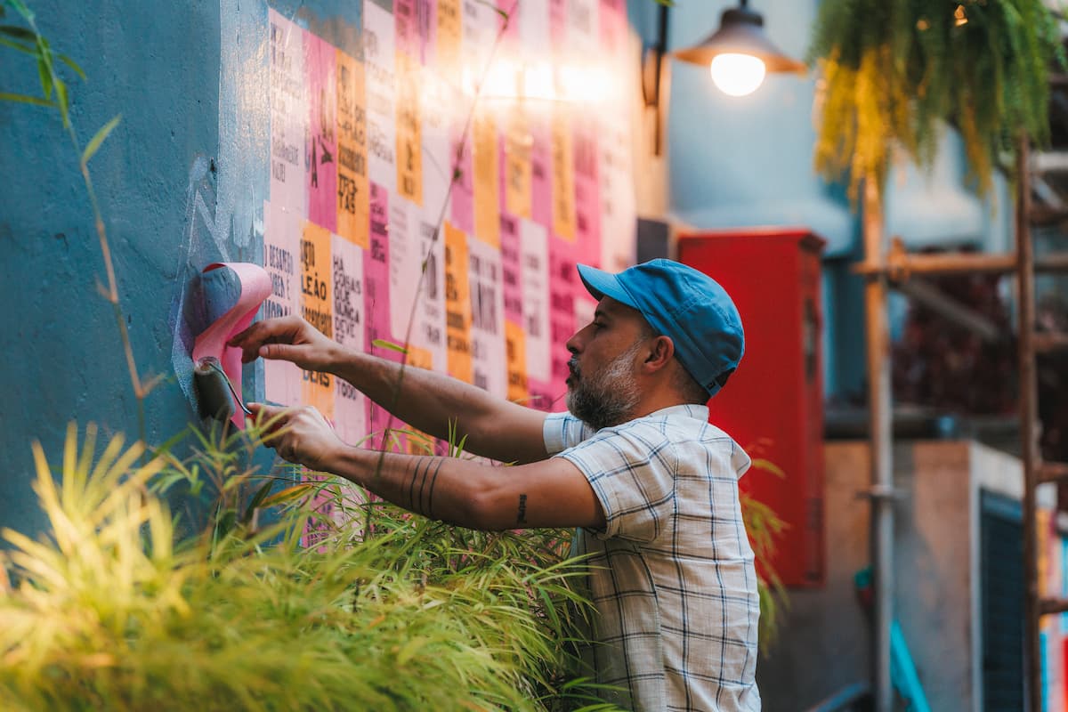 #UmLambePorDia ganha as estradas de Minas e leva poesia urbana ao interior