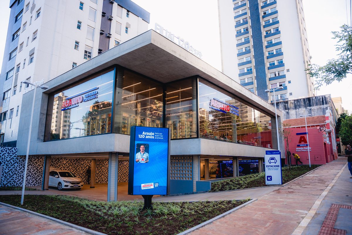 Drogaria Araujo inaugura filial com serviços de saúde e tecnologia em BH