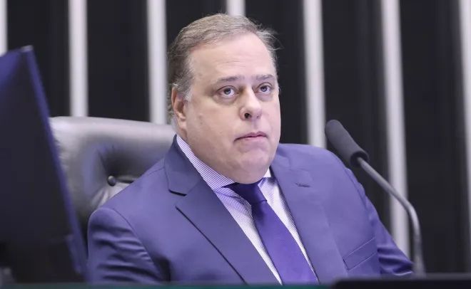 Presidente do PSDB em Minas defende Ciro Gomes como alternativa a Lula e Flávio