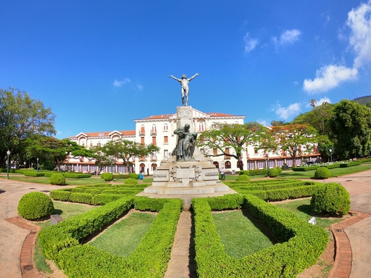 Poços de Caldas tem conjunto hidrotermal e hoteleiro tombado como patrimônio
