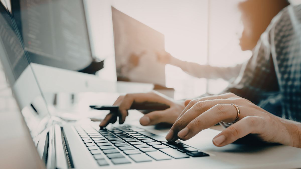 Brasileiros acessam sites de apostas mais de 1 bilhão de vezes por mês