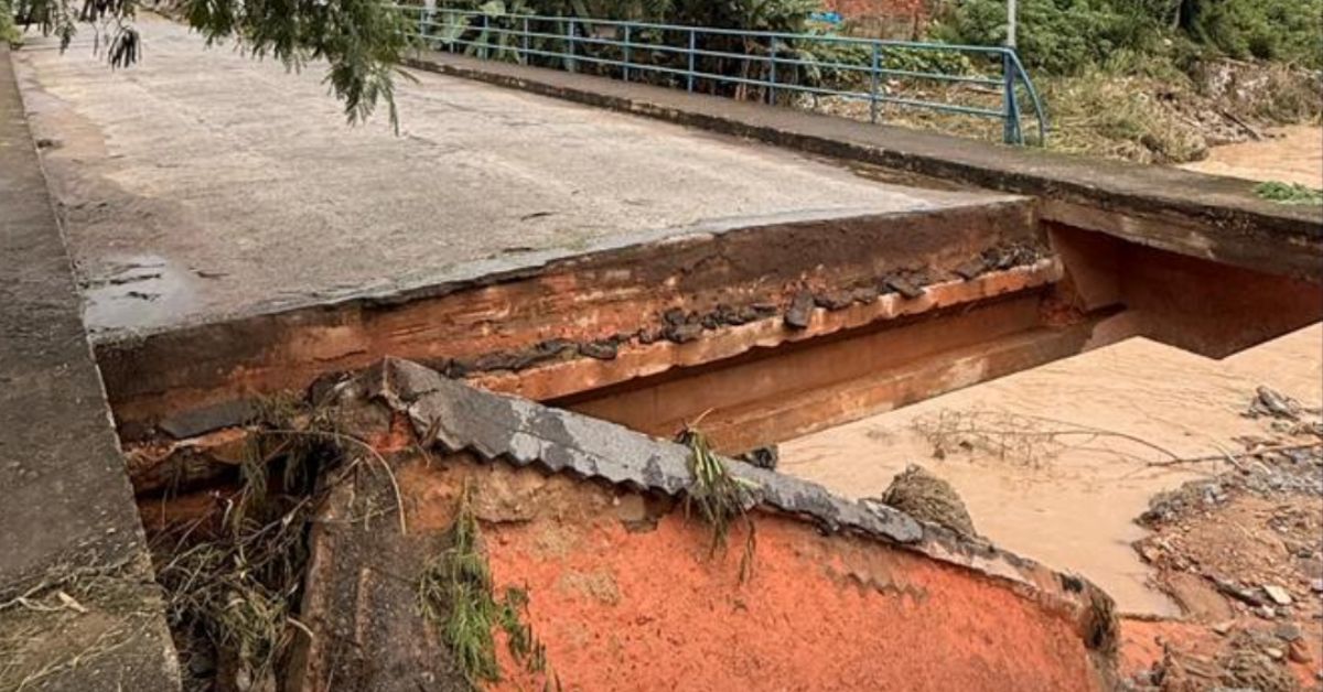 Ponte caída em Formiga, Minas Gerais.
