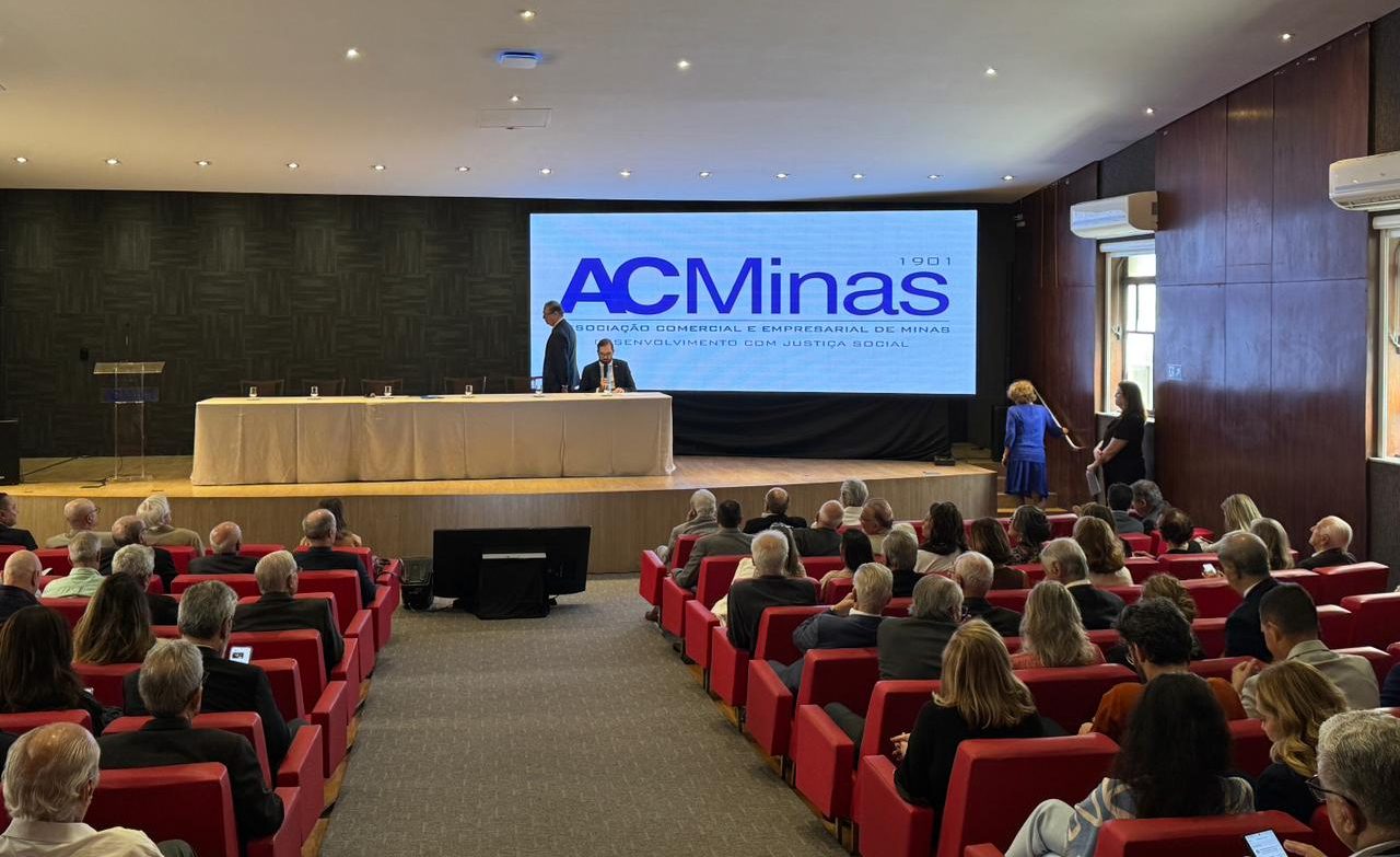 ACMinas reinaugura Plenário Jornalista José Costa em homenagem ao fundador do Diário do Comércio