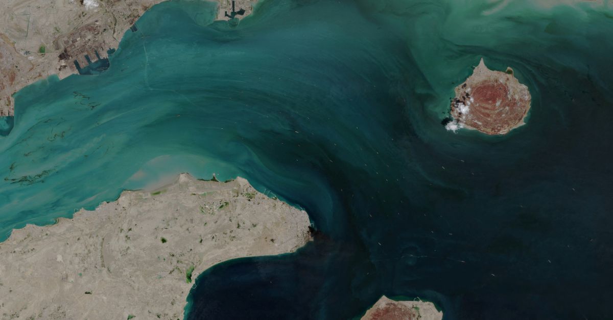 Preços do petróleo devem seguir em alta volatilidade mesmo com reabertura de estreito de Ormuz