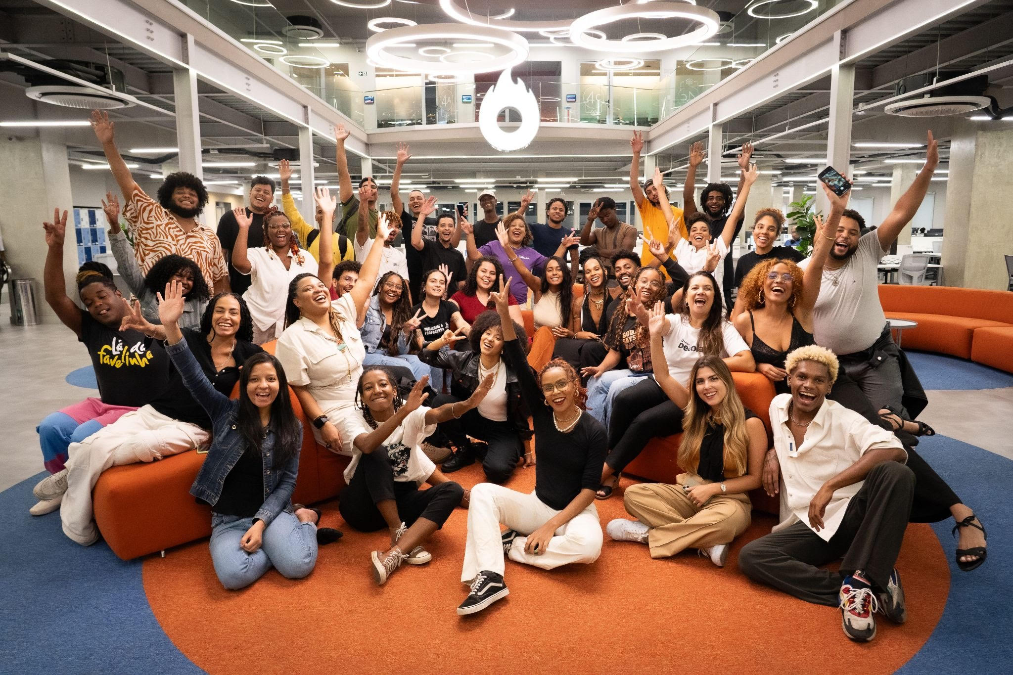 Hotmart lança programa que capacita jovens das periferias de Belo Horizonte