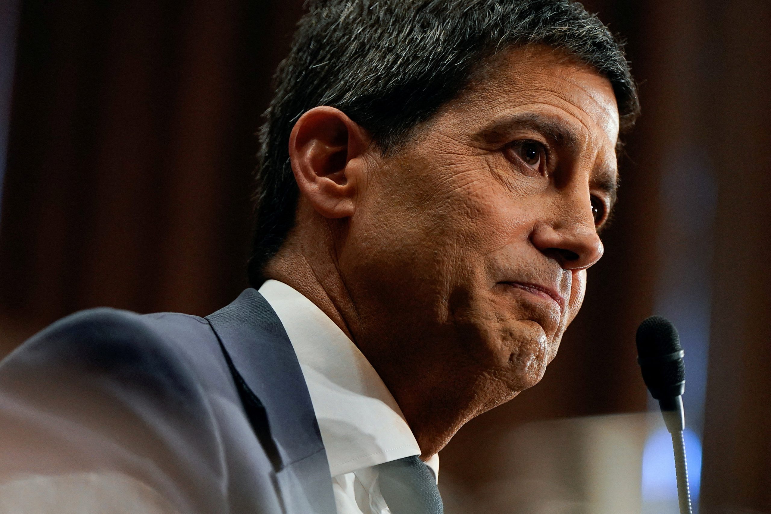 Senado dos EUA confirma Warsh para Diretoria do Fed