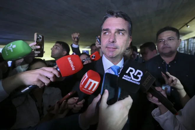 Zema critica Flávio após áudio com Vorcaro ser divulgado: ‘Imperdoável’