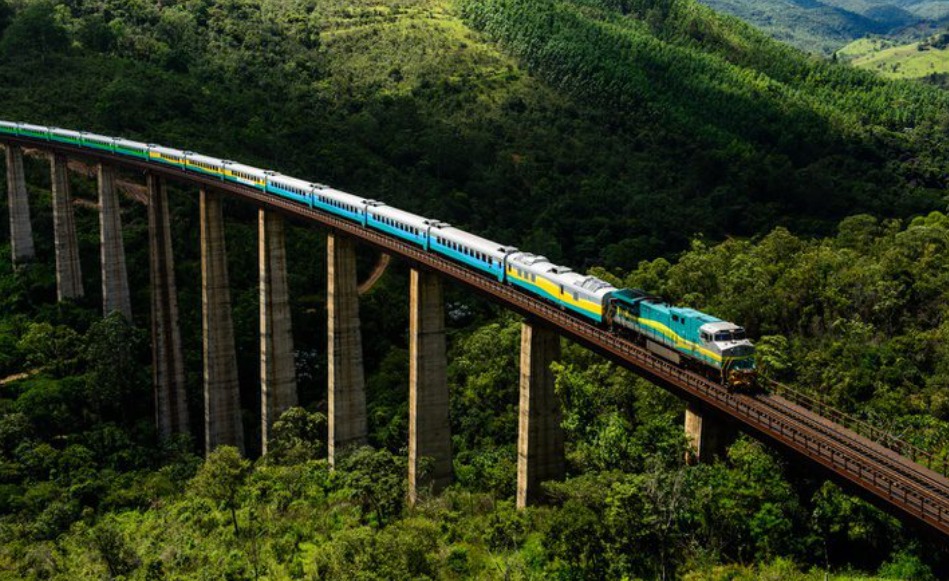INSS leva orientação previdenciária a passageiros de trem em Minas Gerais