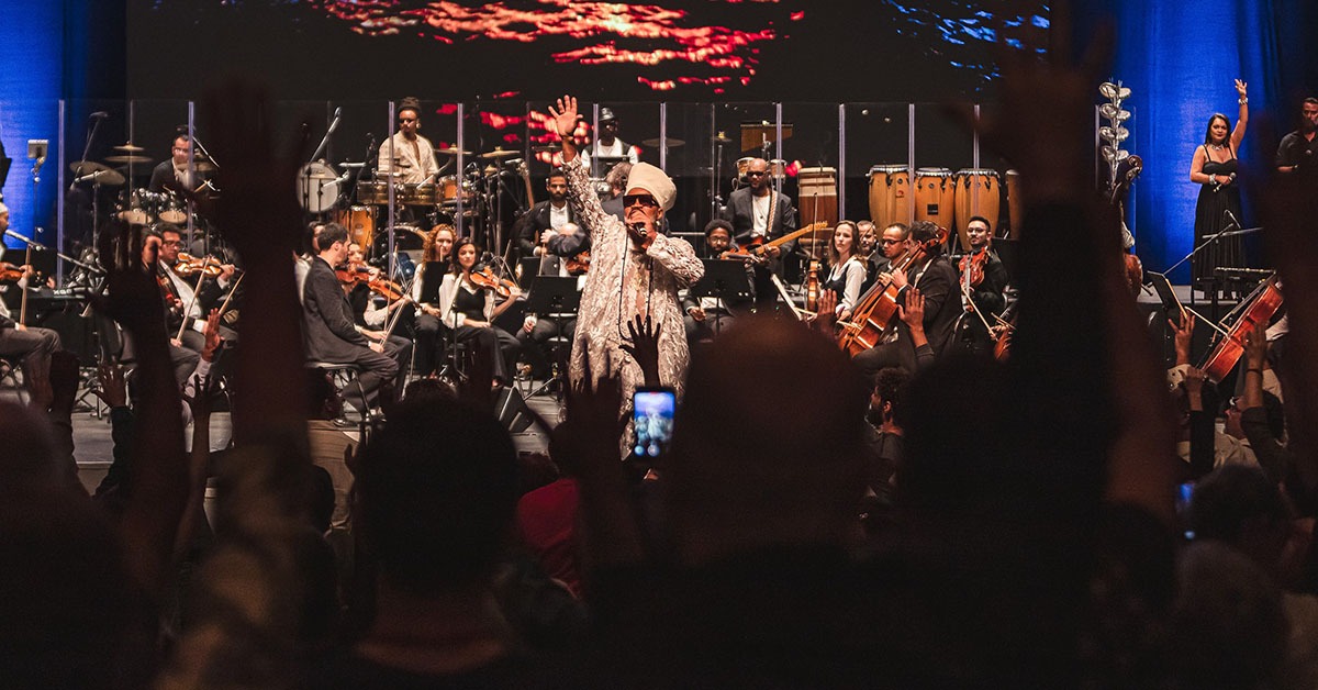 Orquestra Ouro Preto e Carlinhos Brown se apresentam de graça em BH