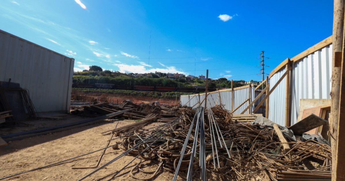 Empresas que paralisarem obras em BH poderão ser punidas por até três anos; entenda