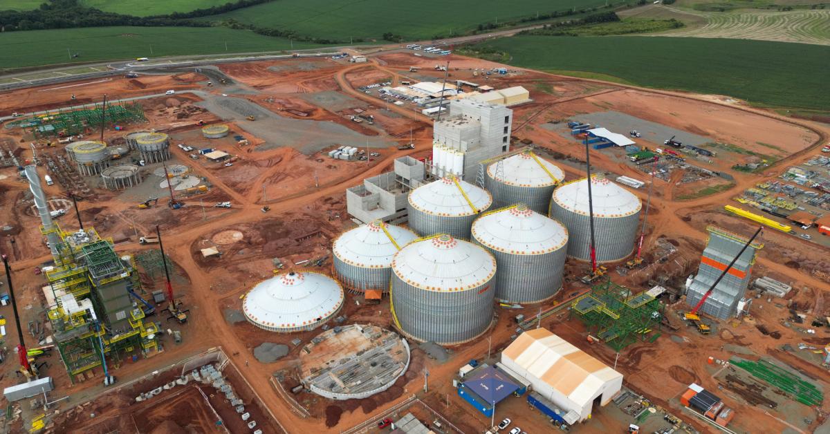 Governo deve se reunir em 15 dias para decidir sobre aumento da mistura de etanol na gasolina, diz Silveira