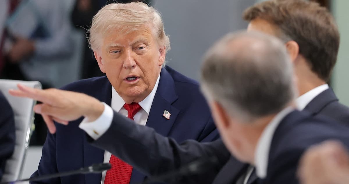 EUA e Irã assinam acordo de cessar-fogo, mas Trump diz que pode retomar ataques