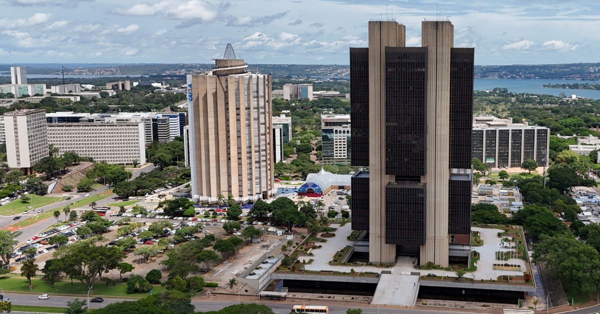 Focus: expectativas para a Selic voltam a subir; projeção para inflação em 2026 chega a 5,3%