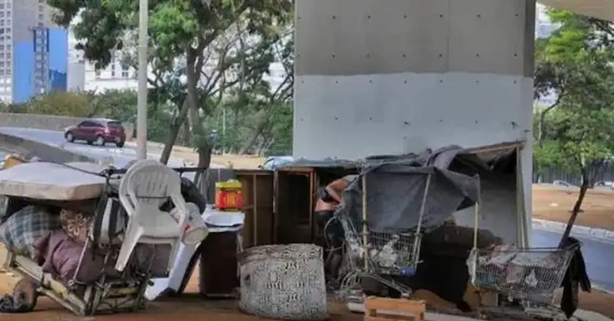 PBH sanciona lei que permite remoção de objetos que obstruem ruas e calçadas