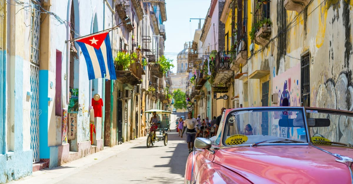 Partido Comunista de Cuba aprova reformas para abrir mais a economia do país e aliviar crise