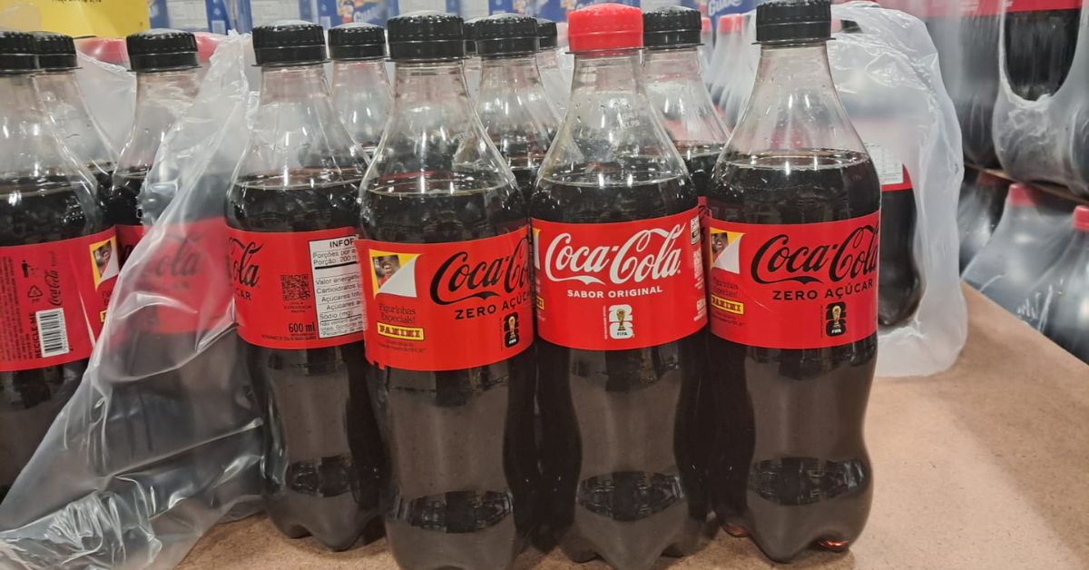 Idec acusa Coca-Cola de venda casada em promoção de figurinhas da Copa do Mundo