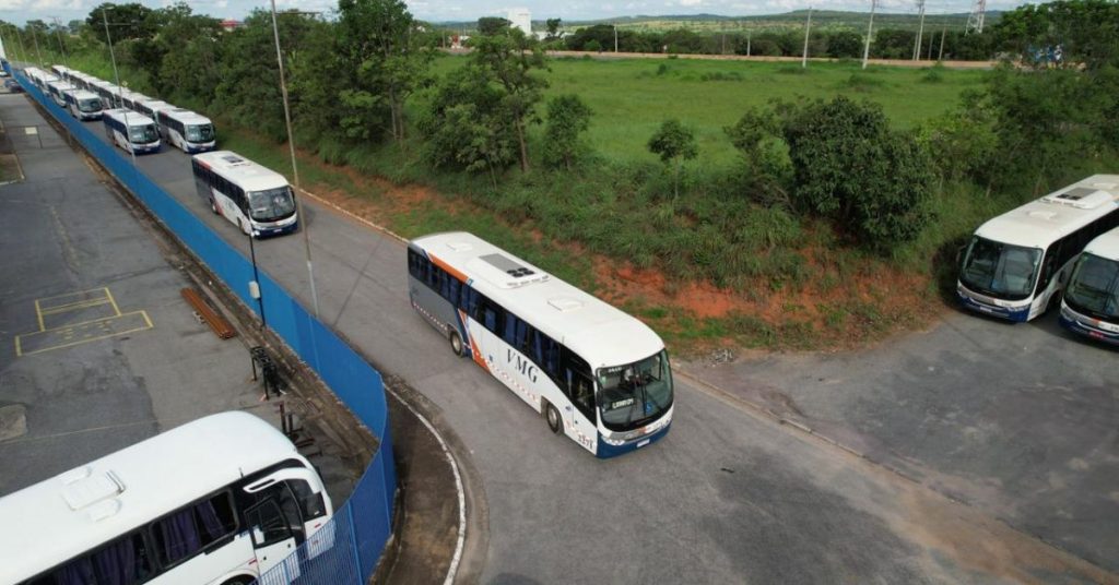 Frota de ônibus da Viação Minas Gerais (VMG) com chassi da Iveco Bus.