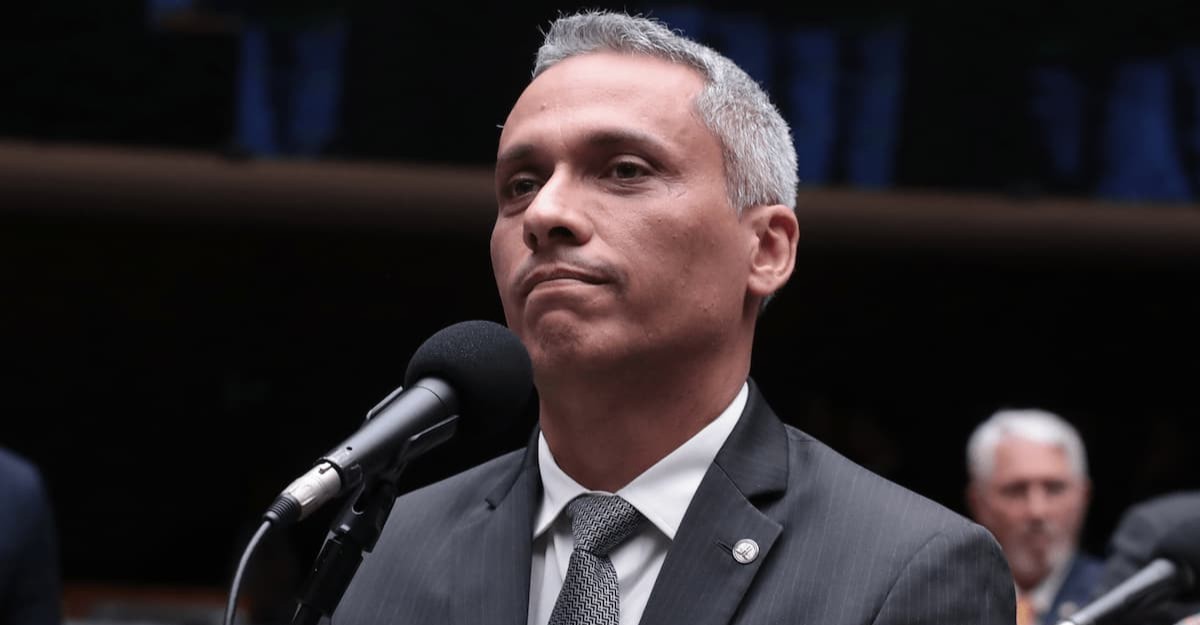 Justiça manda Gustavo Gayer indenizar PT por vídeo associando sigla ao atentado de Bolsonaro