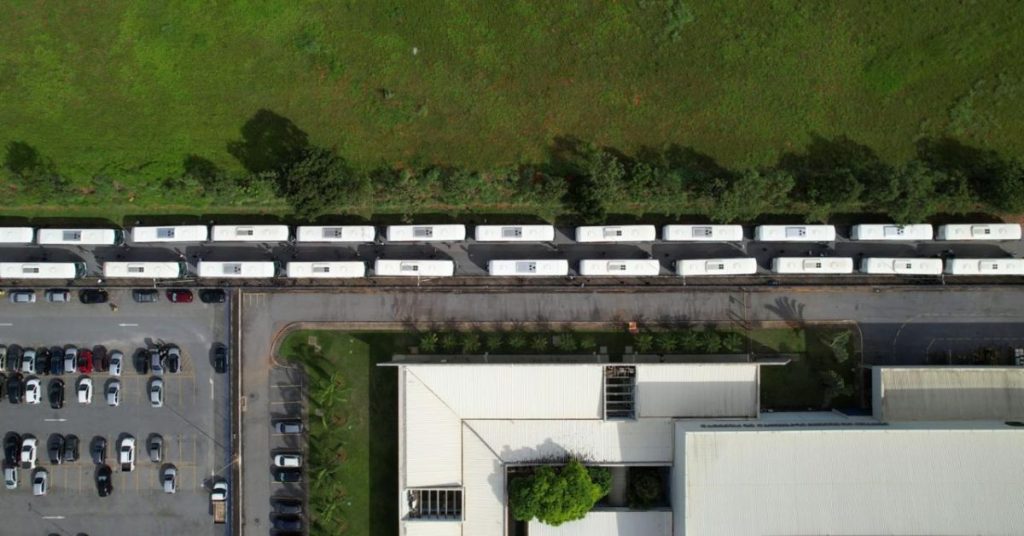Frota de ônibus da Viação Minas Gerais (VMG) com chassi da Iveco Bus.