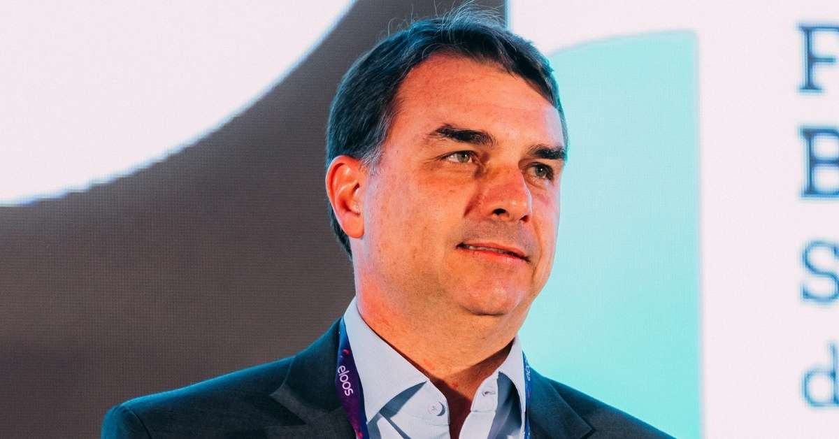 Flávio Bolsonaro diz esperar união com Zema e Caiado no 2º turno para ‘derrotar o PT’