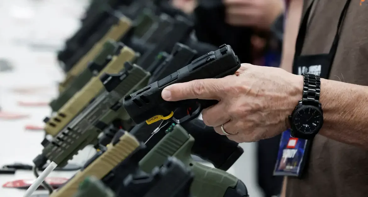 Ações pró-armas de Trump devem favorecer facções criminosas no Brasil
