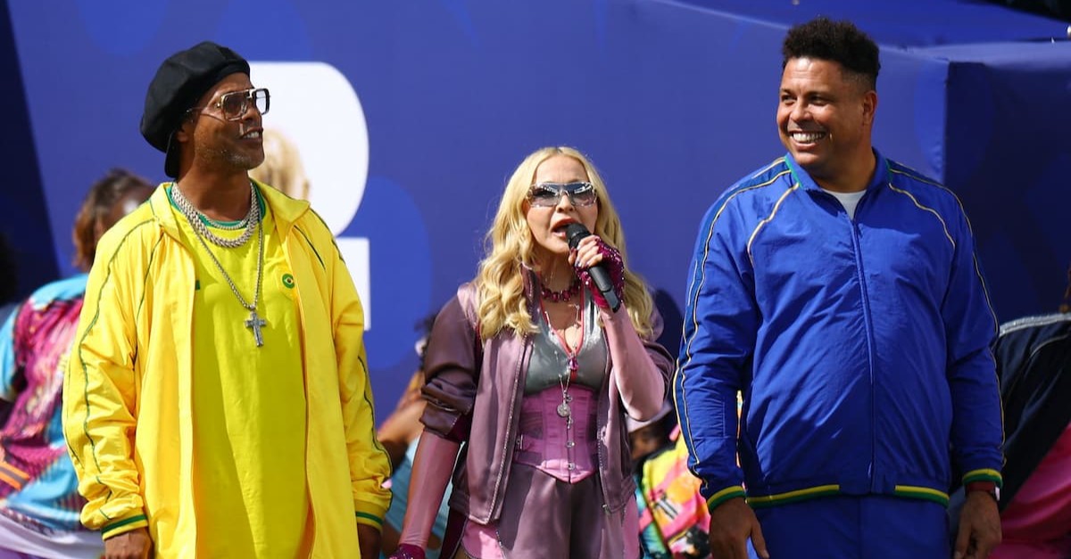 Brasil na final da Copa: Madonna abre show do intervalo com Ronaldo e Ronaldinho