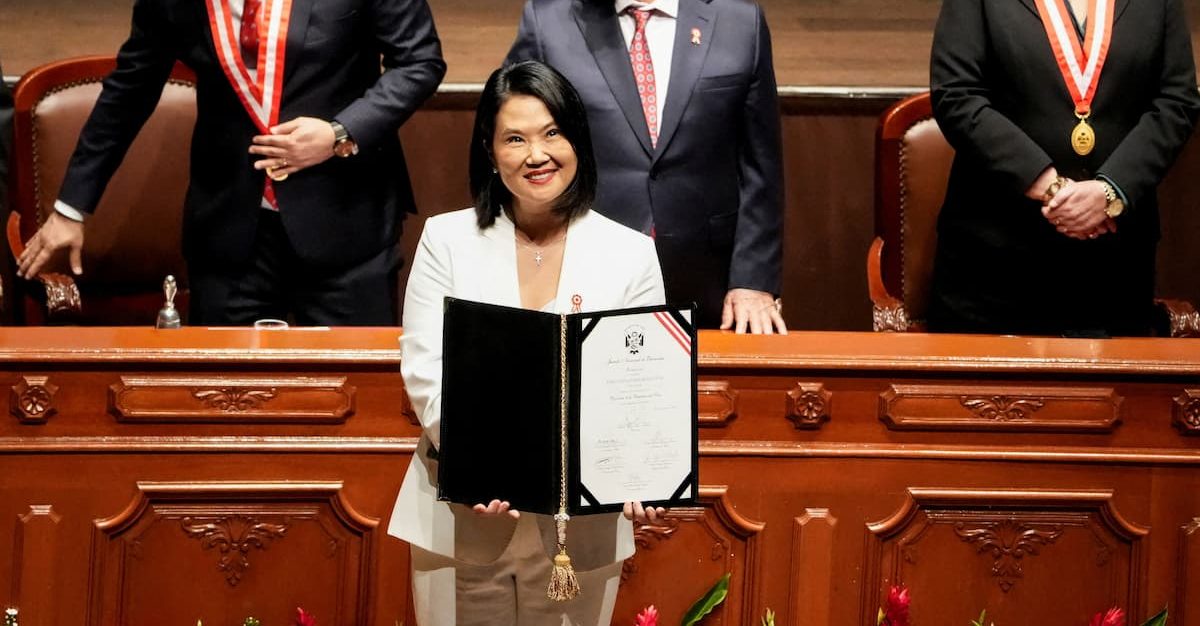 Fujimori assume o poder no Peru, ampliando a guinada à direita na América Latina