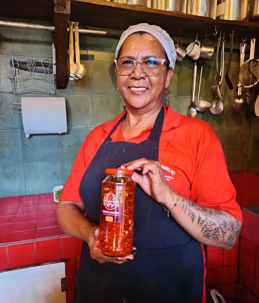 Fogão Vermelho prepara comida mineira em fogão a lenha no Mercado Novo, em Belo Horizonte