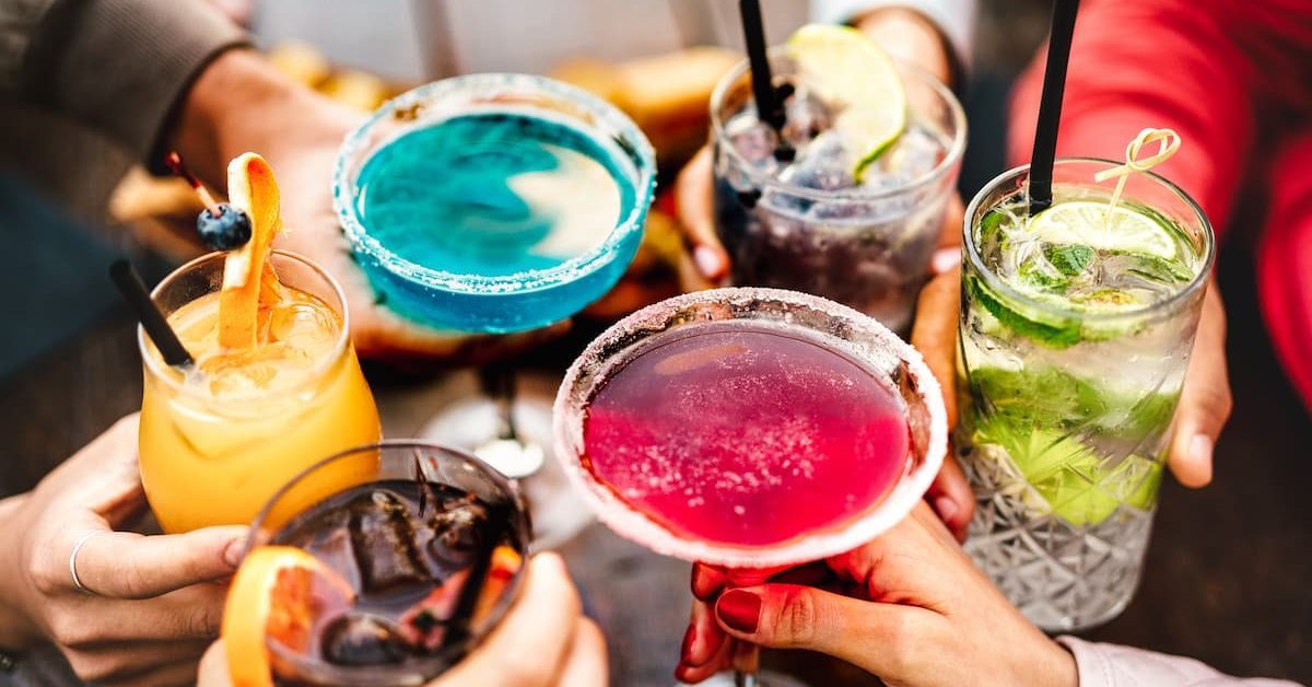 Nove drinques fora do óbvio para quem aprecia coquetéis criativos em Belo Horizonte