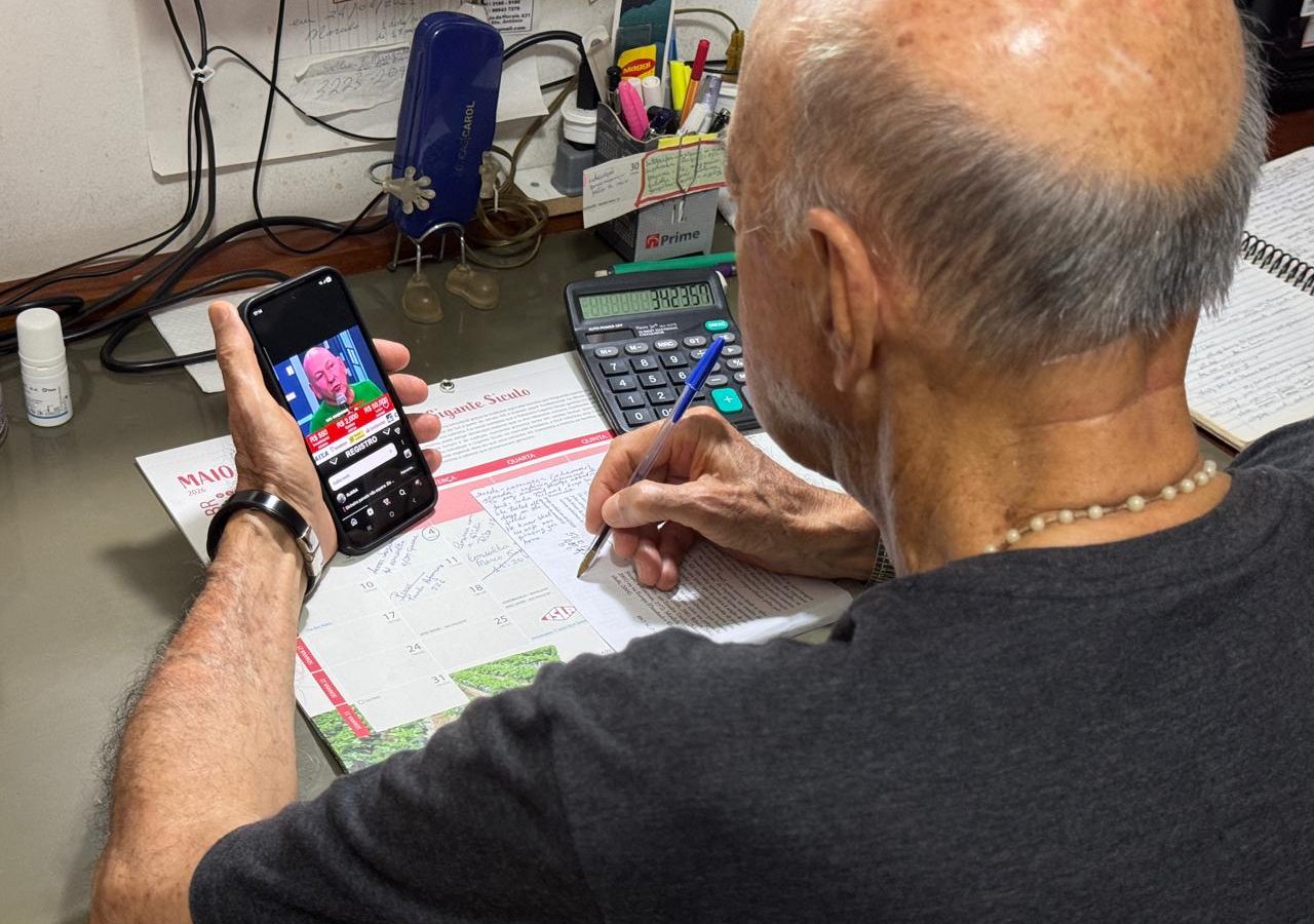 Conectados e expostos: golpes virtuais avançam entre idosos e fazem 54 vítimas por dia em Minas