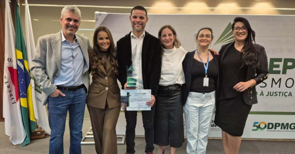 Daniel Andrade e Nathália Guimarães vencem o 2º lugar do prêmio Adep-MG de Jornalismo