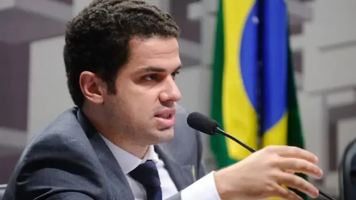 Simões exonera Castellar Guimarães Neto após desavenças de Marcelo Aro