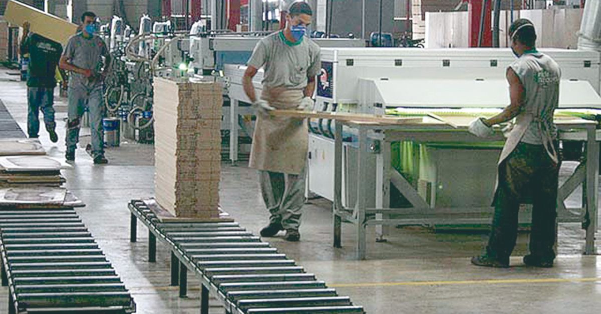 Polo moveleiro de Ubá inicia programa para preparar indústrias para exportação
